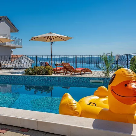 Daire Mediterranes Mit Meerblick, Privatpool, Bbq, Garage, Waschmaschine Crikvenica