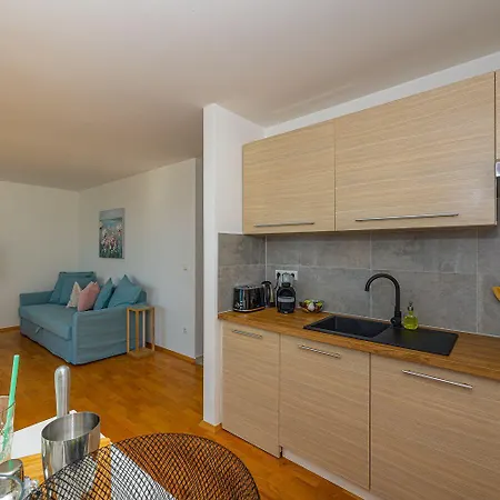 Mediterranes Mit Meerblick, Privatpool, Bbq, Garage, Waschmaschine